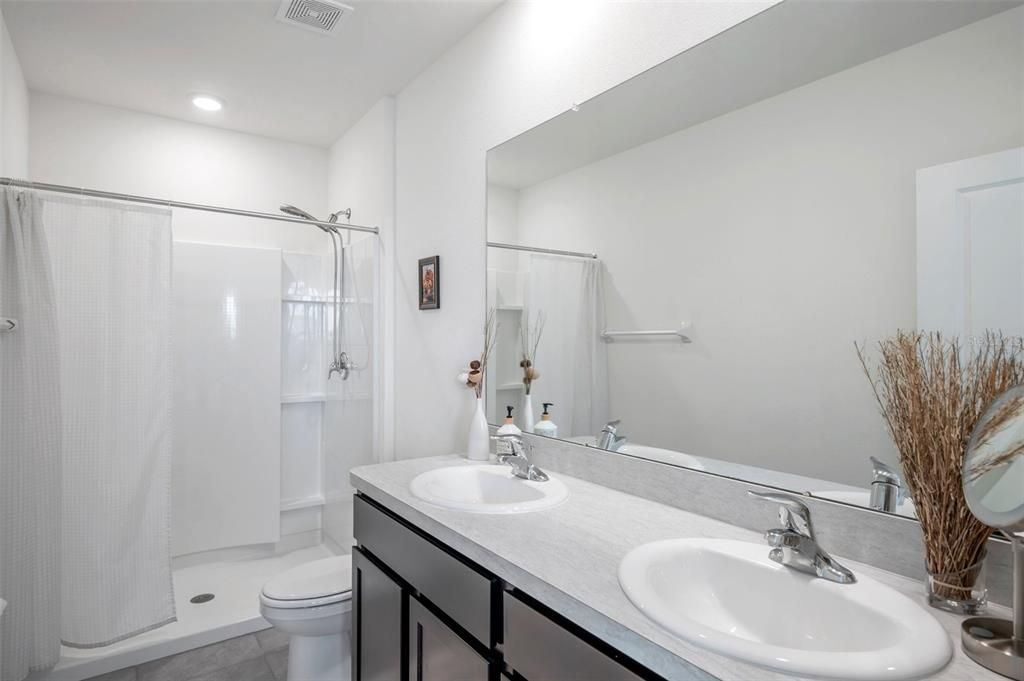 For Sale: $335,000 (3 beds, 2 baths, 1673 Square Feet)