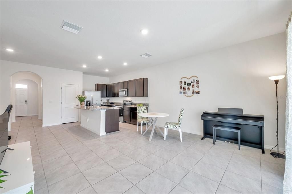 For Sale: $335,000 (3 beds, 2 baths, 1673 Square Feet)