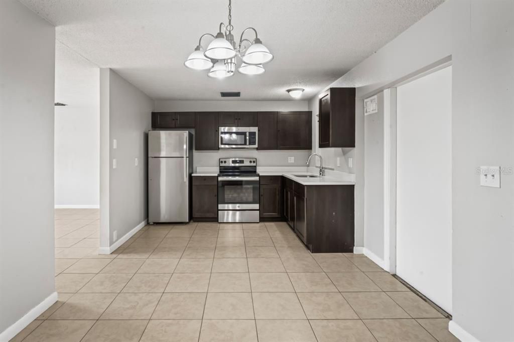 Active With Contract: $229,900 (4 beds, 1 baths, 1334 Square Feet)