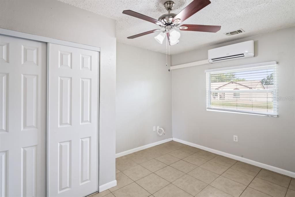 Active With Contract: $229,900 (4 beds, 1 baths, 1334 Square Feet)