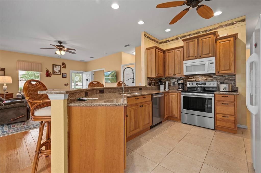 For Sale: $319,900 (2 beds, 2 baths, 1368 Square Feet)