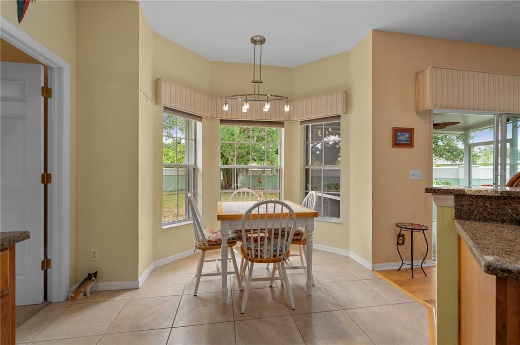 For Sale: $319,900 (2 beds, 2 baths, 1368 Square Feet)