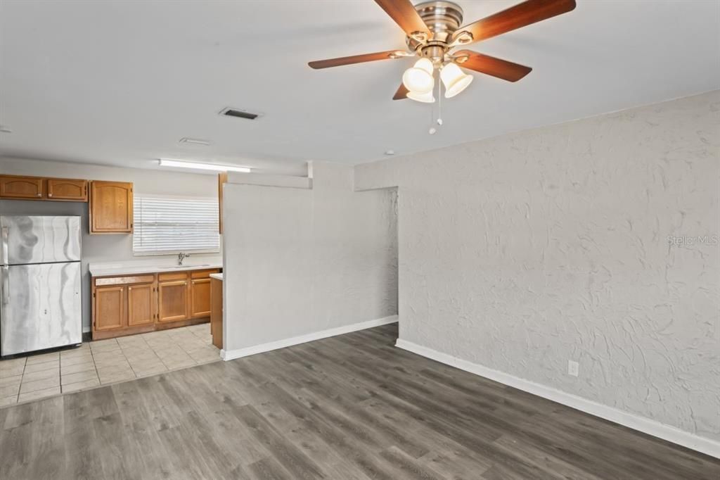 For Sale: $415,000 (3 beds, 1 baths, 1194 Square Feet)
