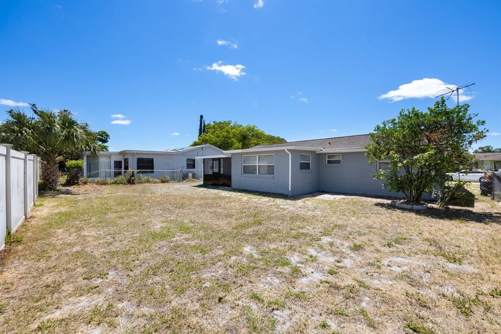 Active With Contract: $259,900 (3 beds, 2 baths, 1100 Square Feet)