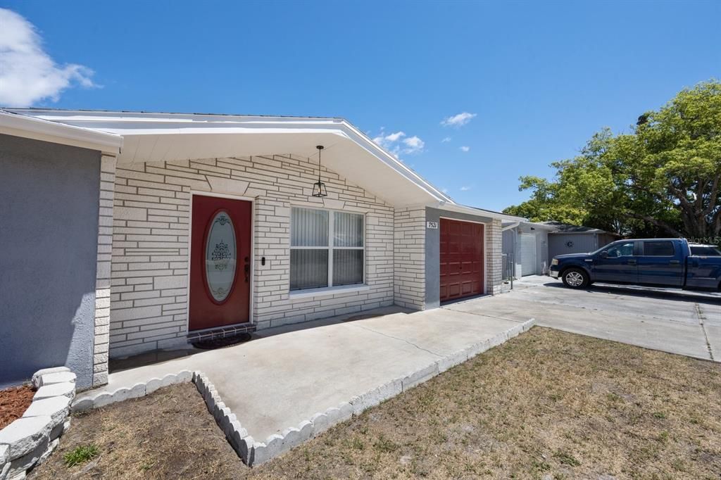Active With Contract: $259,900 (3 beds, 2 baths, 1100 Square Feet)