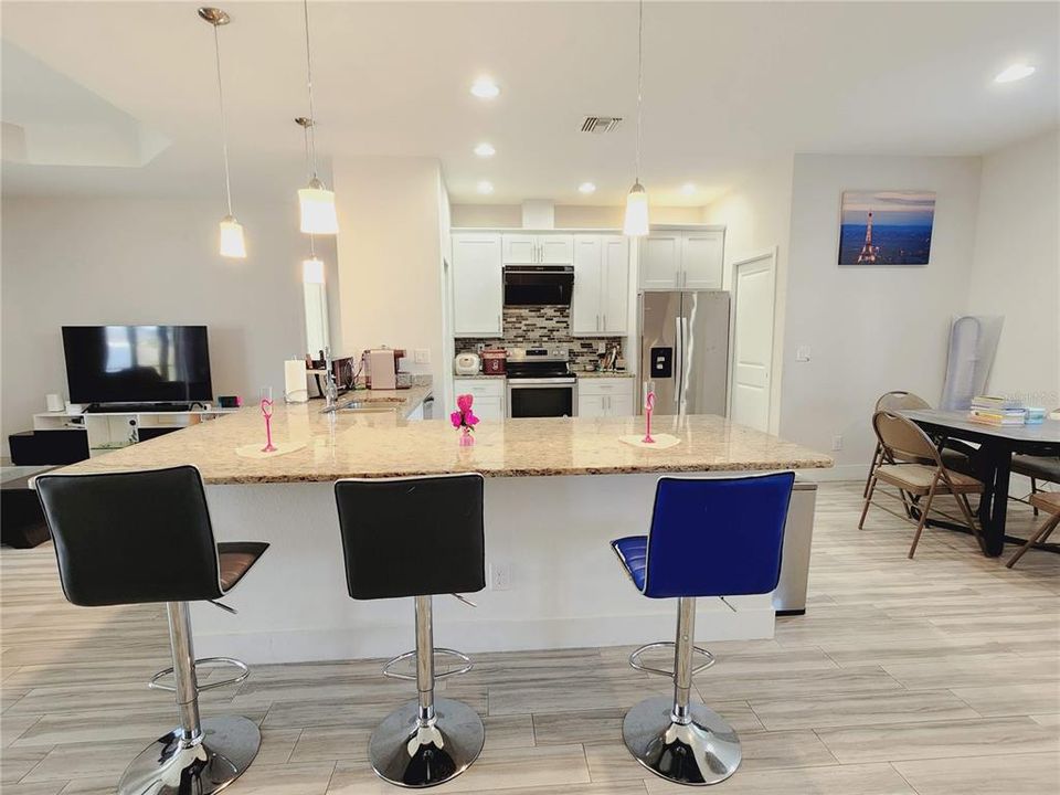 For Sale: $405,000 (3 beds, 2 baths, 1796 Square Feet)