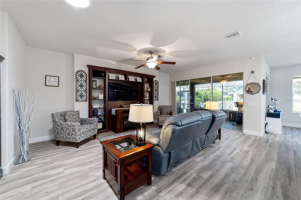 Active With Contract: $348,888 (2 beds, 2 baths, 1596 Square Feet)