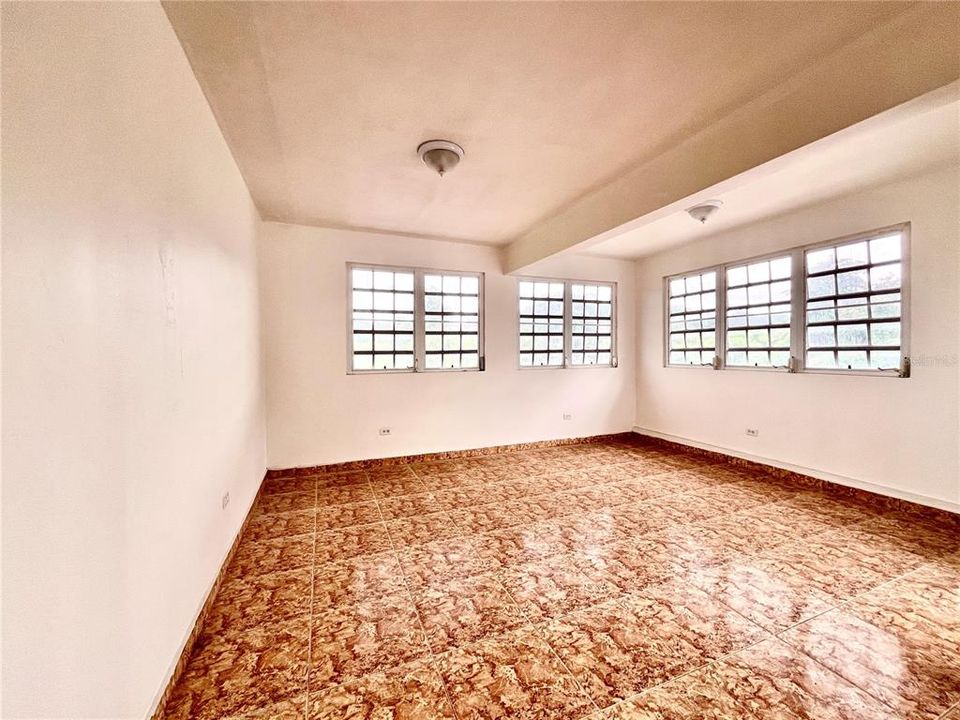 Vendido Recientemente: $187,000 (3 camas, 0 baños, 4507 Pies cuadrados)