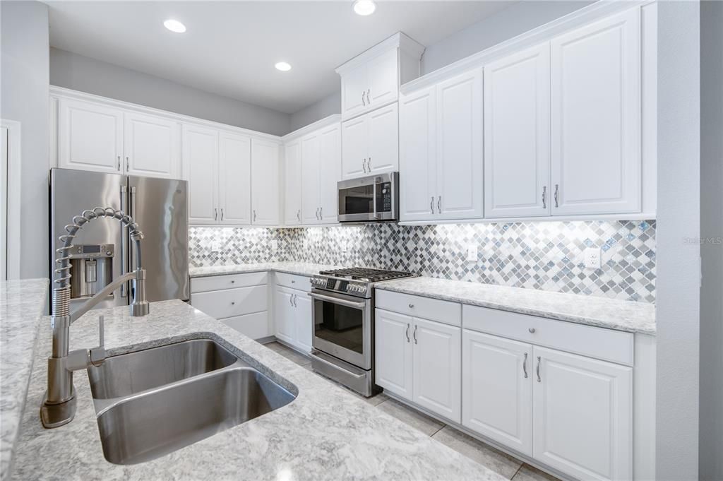 Active With Contract: $3,250 (3 beds, 2 baths, 1937 Square Feet)