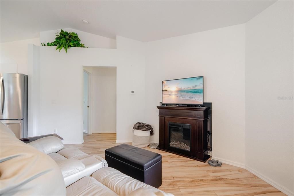 For Sale: $400,000 (3 beds, 2 baths, 1352 Square Feet)