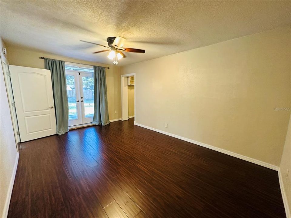 For Sale: $469,900 (3 beds, 2 baths, 1628 Square Feet)