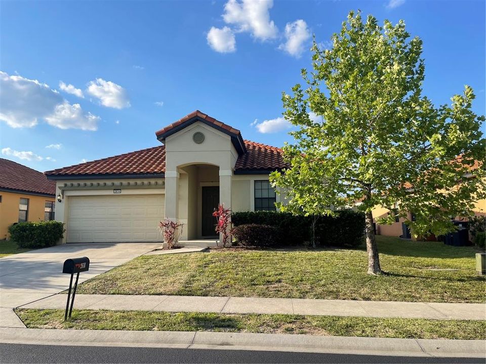 Active With Contract: $2,650 (4 beds, 3 baths, 1937 Square Feet)