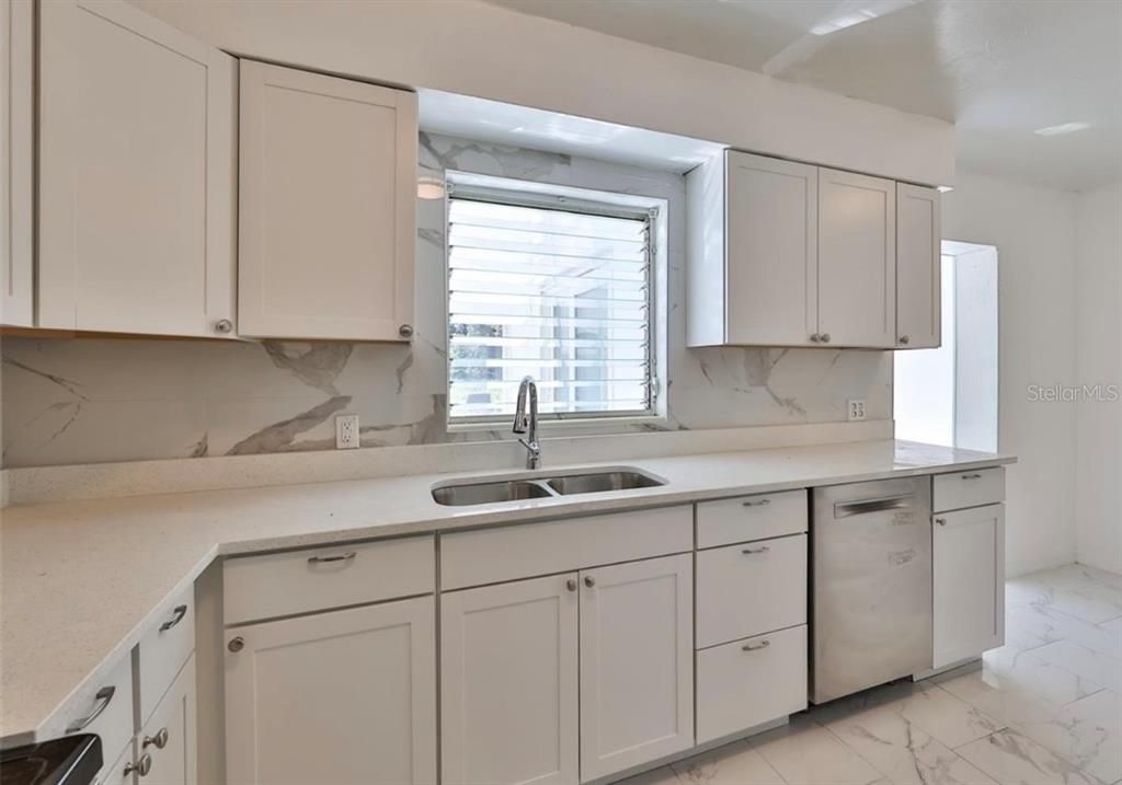 For Sale: $375,000 (2 beds, 2 baths, 1436 Square Feet)
