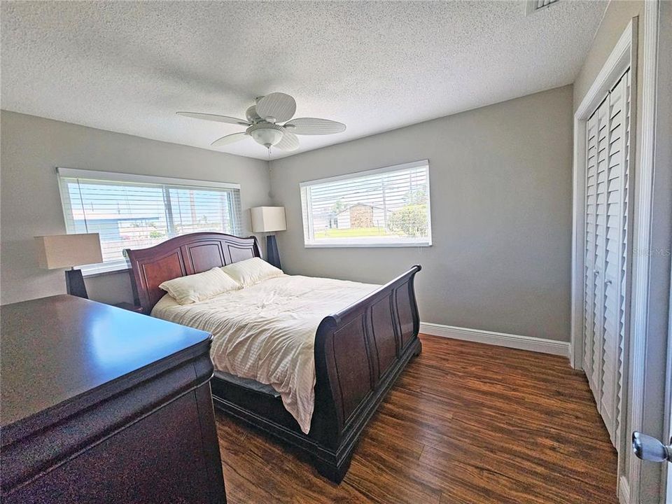 For Sale: $149,000 (2 beds, 1 baths, 863 Square Feet)