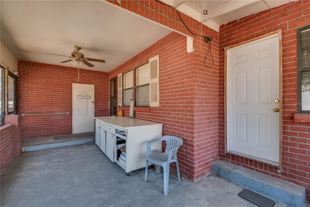 For Sale: $205,000 (3 beds, 1 baths, 1296 Square Feet)