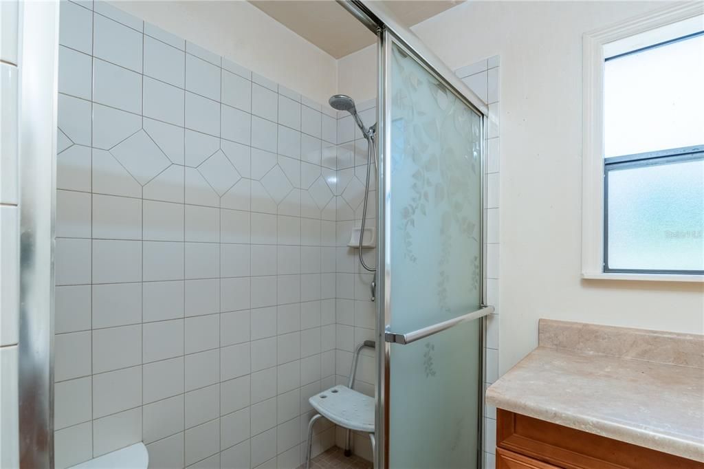 待售: $205,000 (3 贝兹, 1 浴室, 1296 平方英尺)