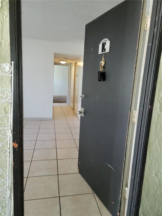 For Sale: $149,900 (2 beds, 1 baths, 826 Square Feet)