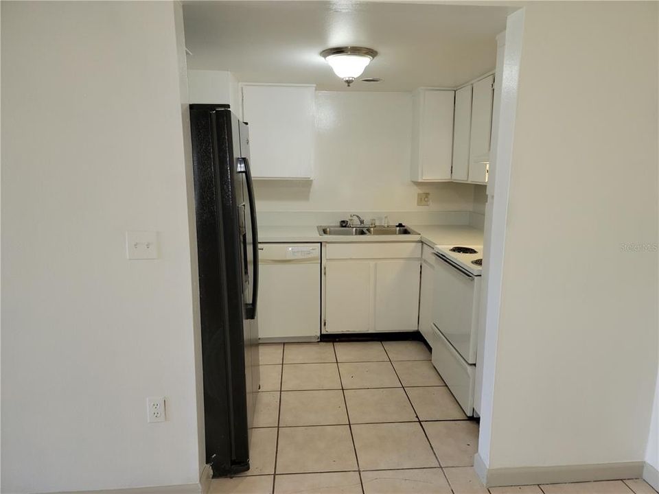 For Sale: $149,900 (2 beds, 1 baths, 826 Square Feet)