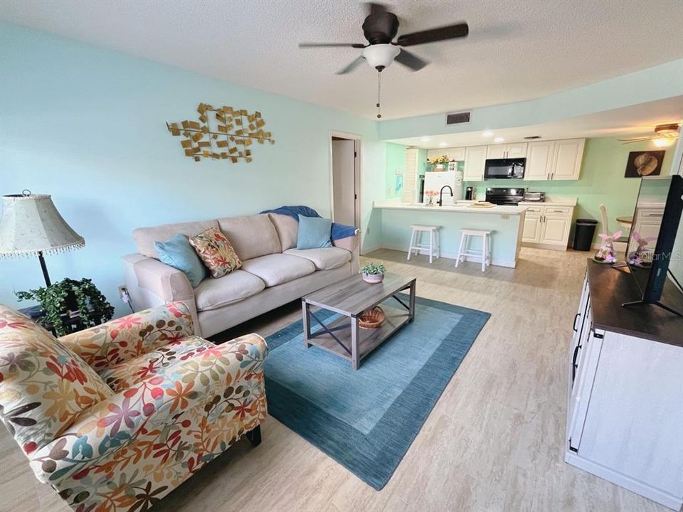 For Sale: $245,000 (2 beds, 2 baths, 942 Square Feet)