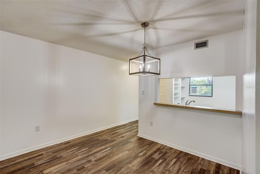 For Sale: $195,000 (2 beds, 2 baths, 1110 Square Feet)