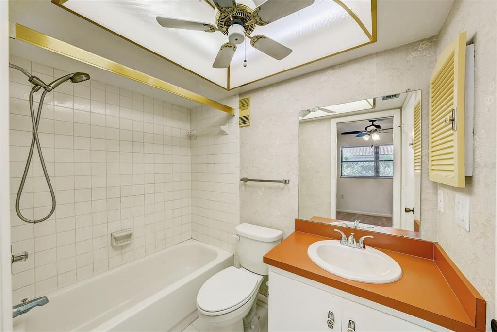 待售: $189,000 (2 贝兹, 2 浴室, 1110 平方英尺)