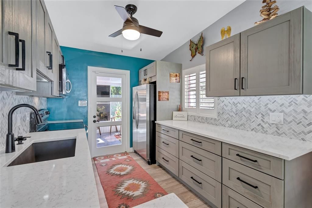 Active With Contract: $380,000 (2 beds, 1 baths, 942 Square Feet)