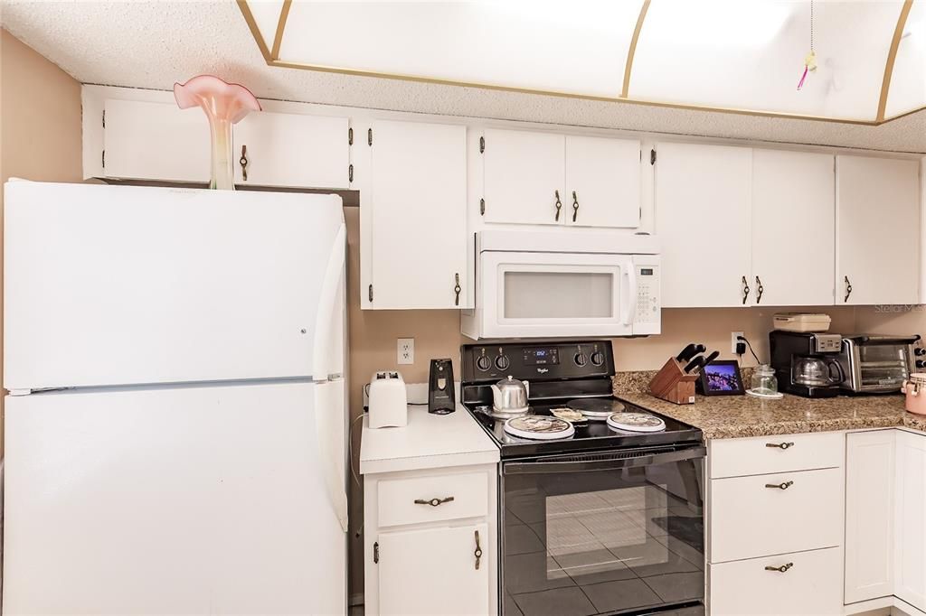 For Sale: $115,000 (2 beds, 2 baths, 978 Square Feet)