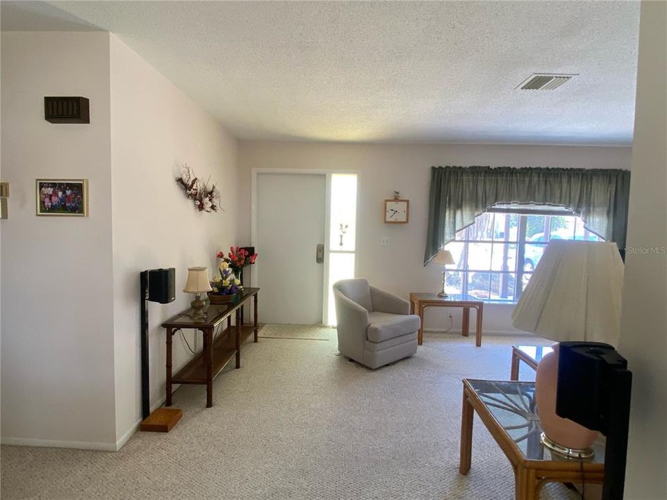 For Sale: $249,900 (2 beds, 2 baths, 1078 Square Feet)
