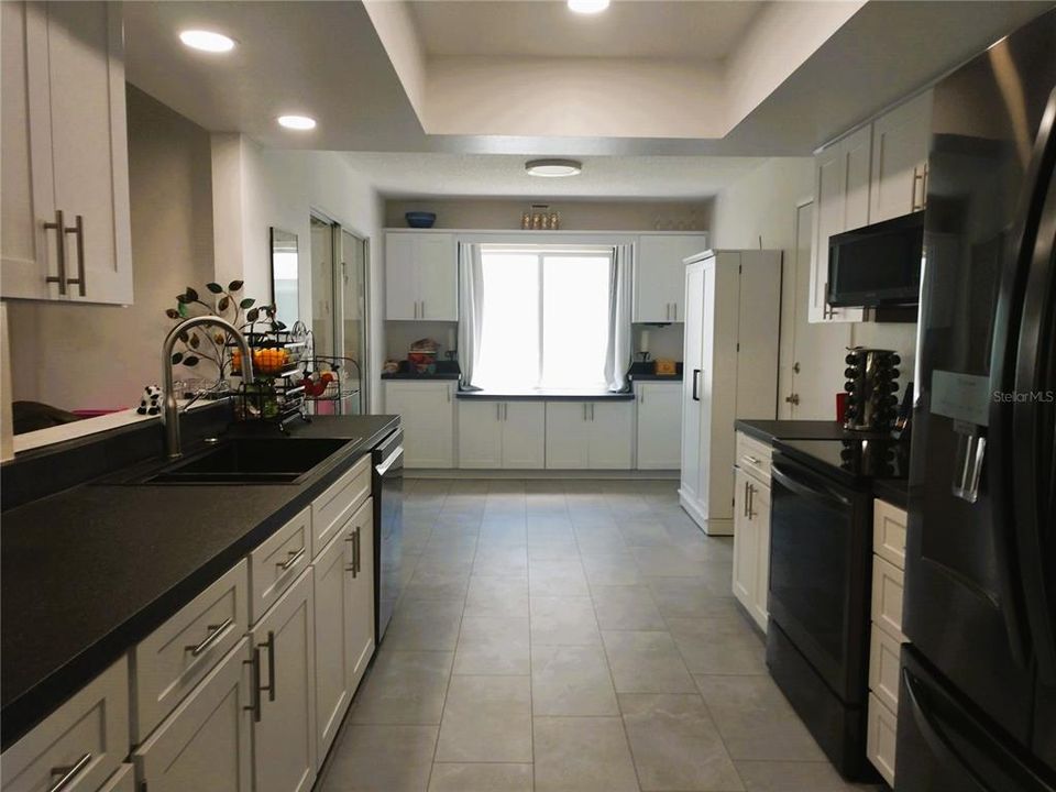For Sale: $386,900 (2 beds, 2 baths, 1776 Square Feet)