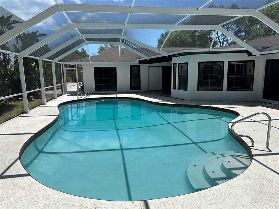 Active With Contract: $4,995 (4 beds, 3 baths, 2580 Square Feet)