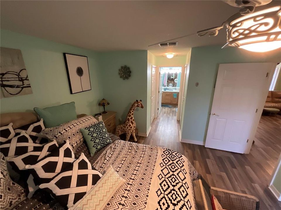 For Sale: $324,900 (2 beds, 2 baths, 1625 Square Feet)
