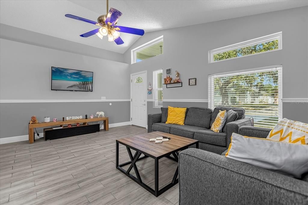 Active With Contract: $359,900 (3 beds, 2 baths, 1140 Square Feet)