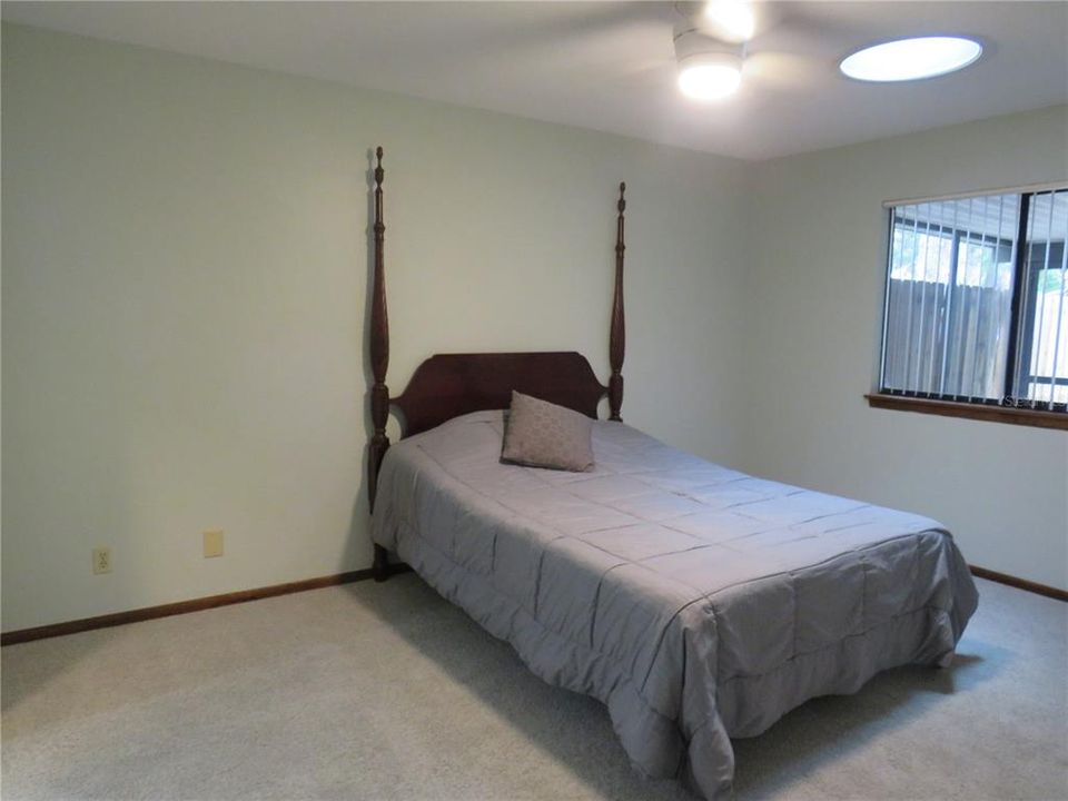 For Sale: $265,000 (2 beds, 2 baths, 1021 Square Feet)