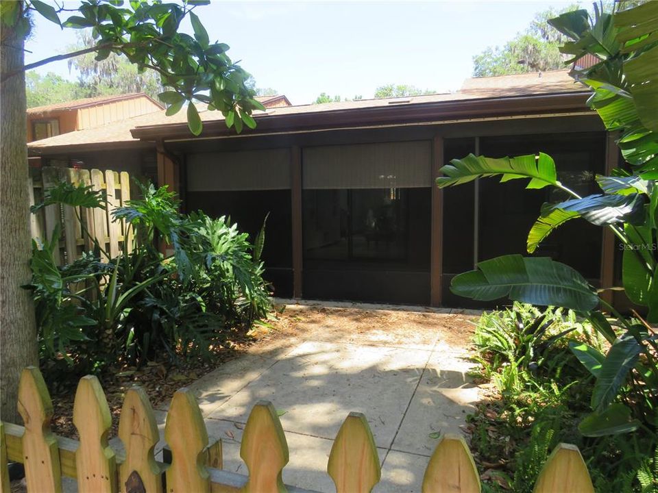 For Sale: $265,000 (2 beds, 2 baths, 1021 Square Feet)