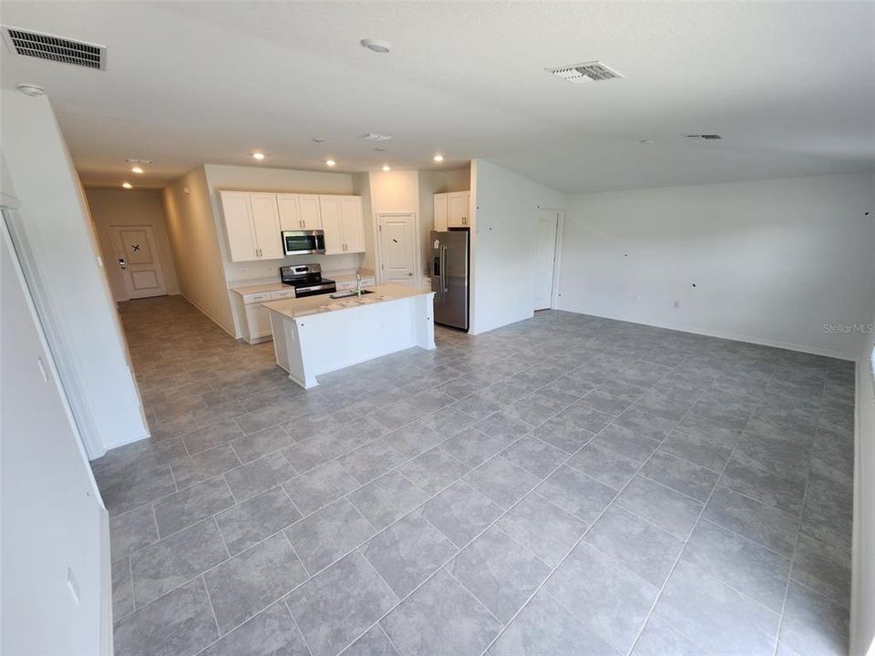 For Sale: $309,000 (3 beds, 2 baths, 1555 Square Feet)