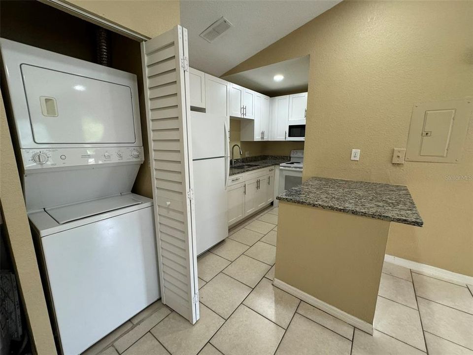 For Rent: $1,375 (1 beds, 1 baths, 554 Square Feet)