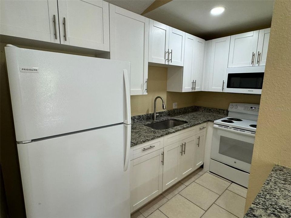 For Rent: $1,375 (1 beds, 1 baths, 554 Square Feet)