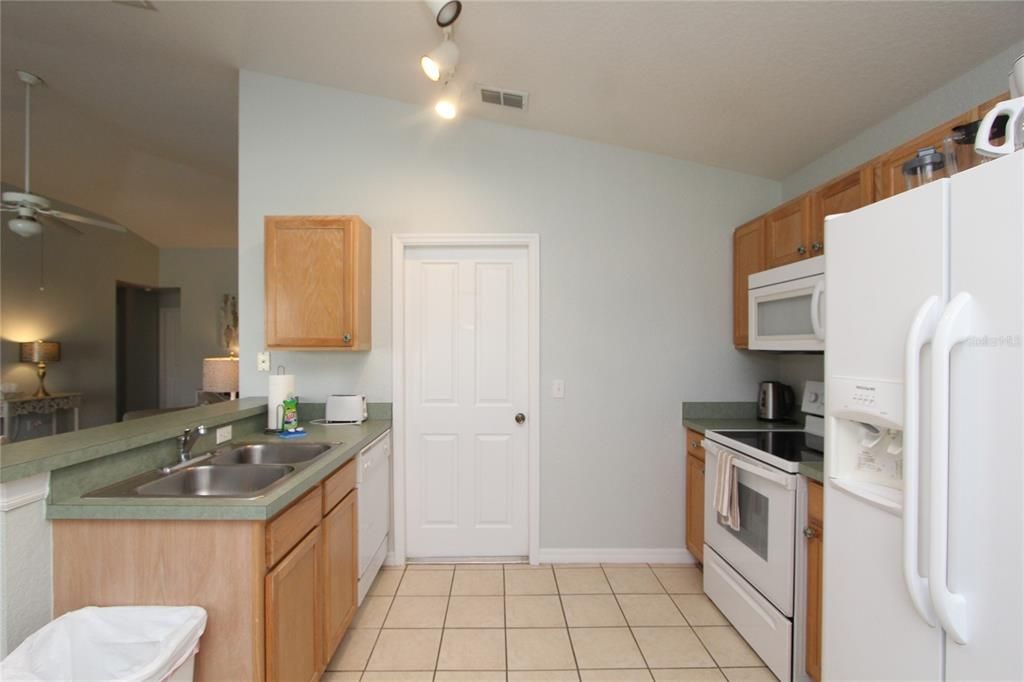 For Sale: $360,000 (3 beds, 3 baths, 1512 Square Feet)