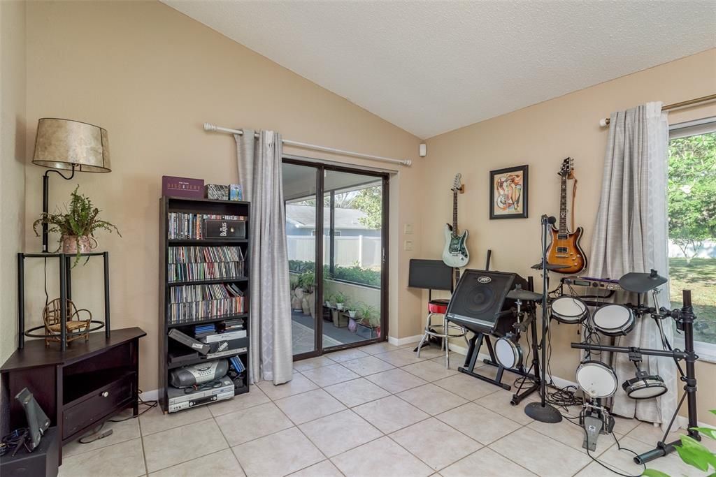 For Sale: $379,000 (3 beds, 2 baths, 1917 Square Feet)