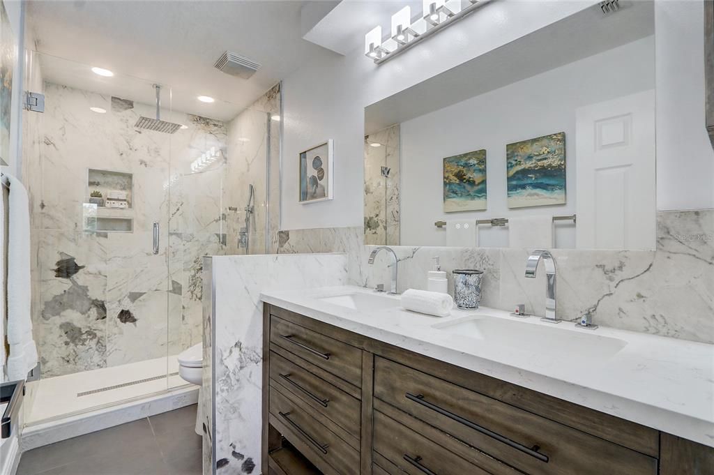 最近售出: $360,000 (3 贝兹, 2 浴室, 1483 平方英尺)