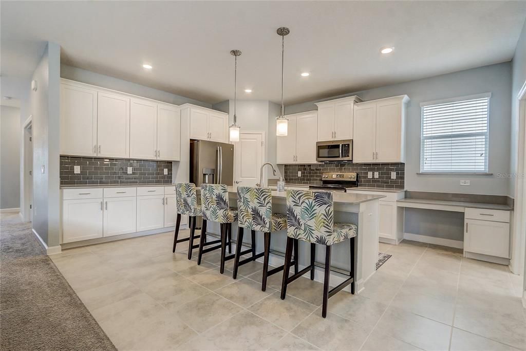 Active With Contract: $520,000 (5 beds, 3 baths, 2638 Square Feet)