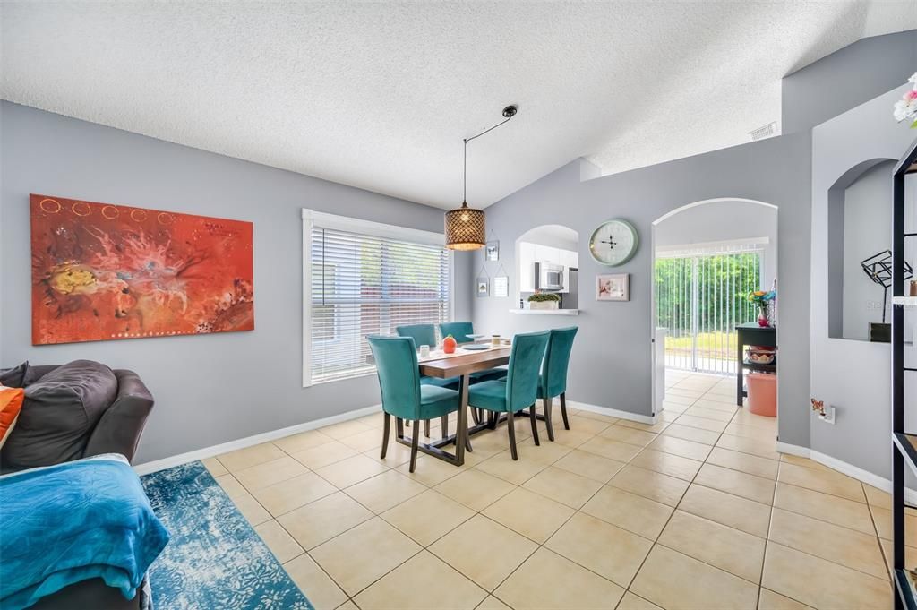 Active With Contract: $310,000 (3 beds, 2 baths, 1185 Square Feet)