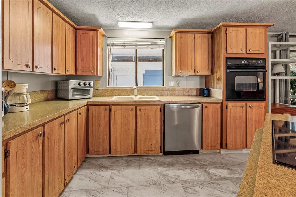 For Sale: $199,900 (2 beds, 2 baths, 1440 Square Feet)