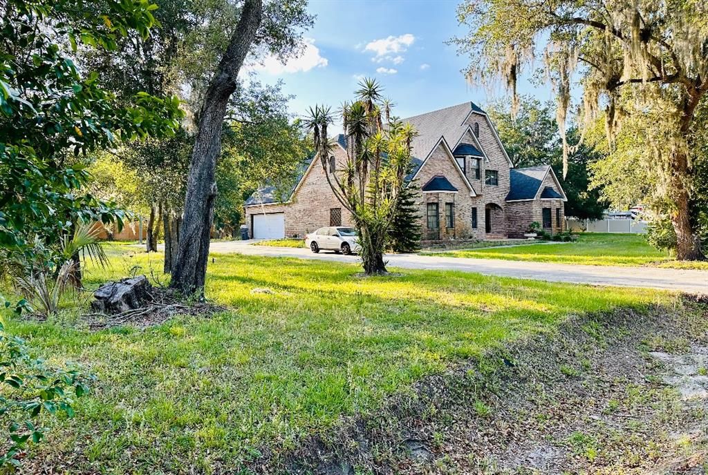 For Sale: $585,000 (4 beds, 2 baths, 4028 Square Feet)