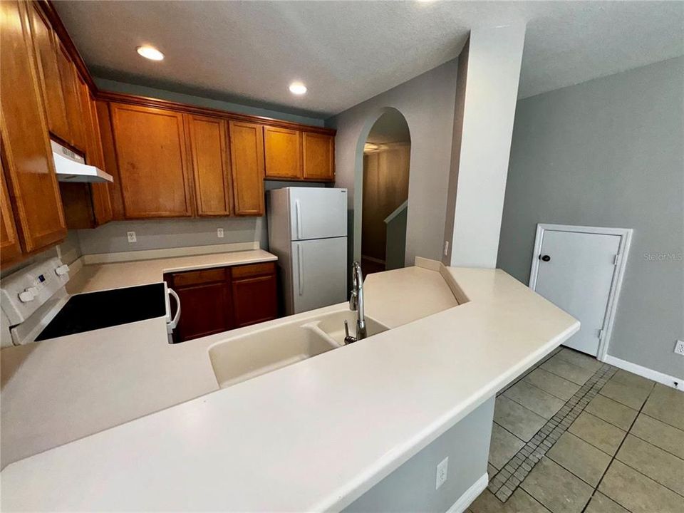 Active With Contract: $2,095 (3 beds, 2 baths, 1472 Square Feet)