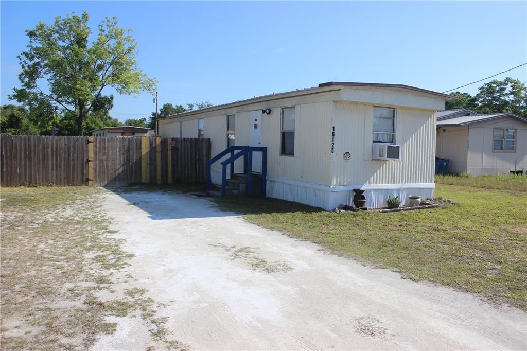 For Sale: $116,000 (2 beds, 1 baths, 672 Square Feet)