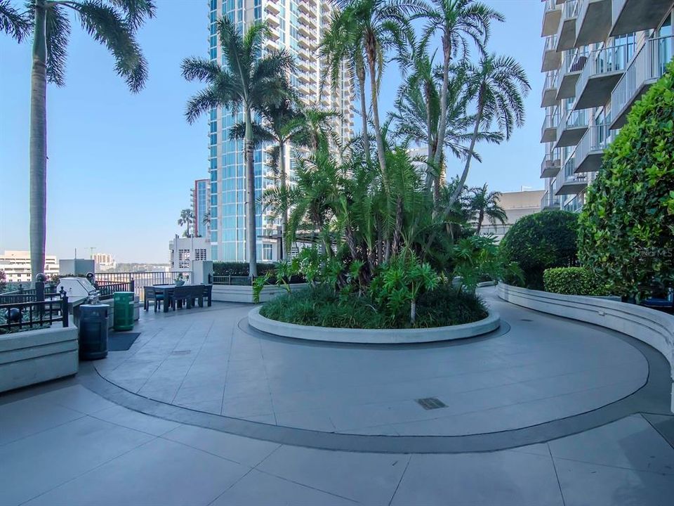 For Sale: $495,000 (1 beds, 1 baths, 684 Square Feet)