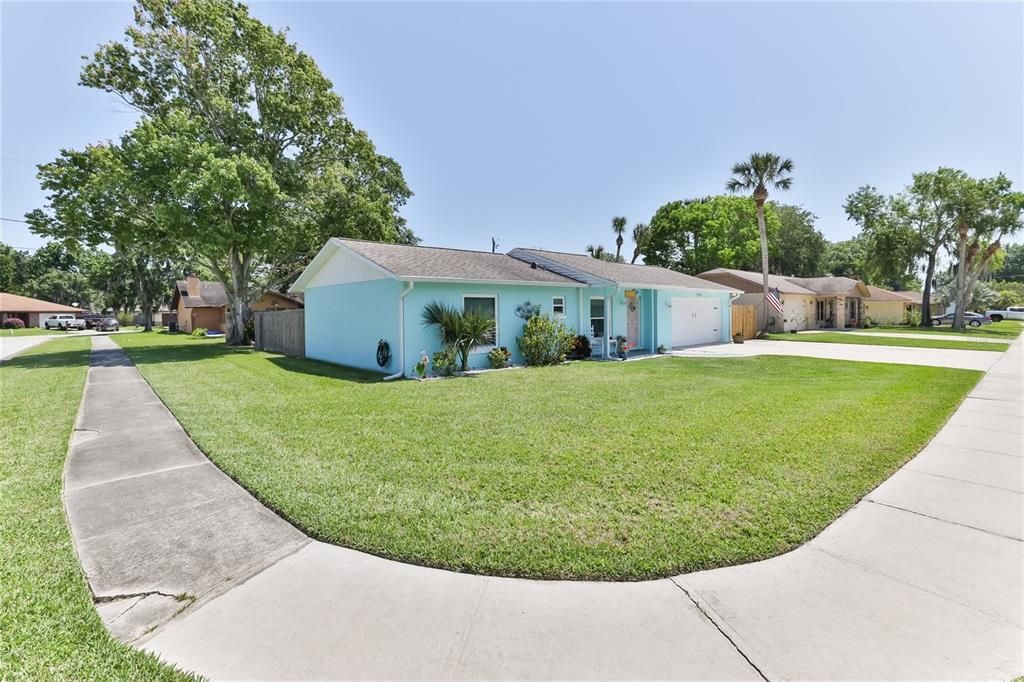 For Sale: $335,000 (2 beds, 2 baths, 1050 Square Feet)