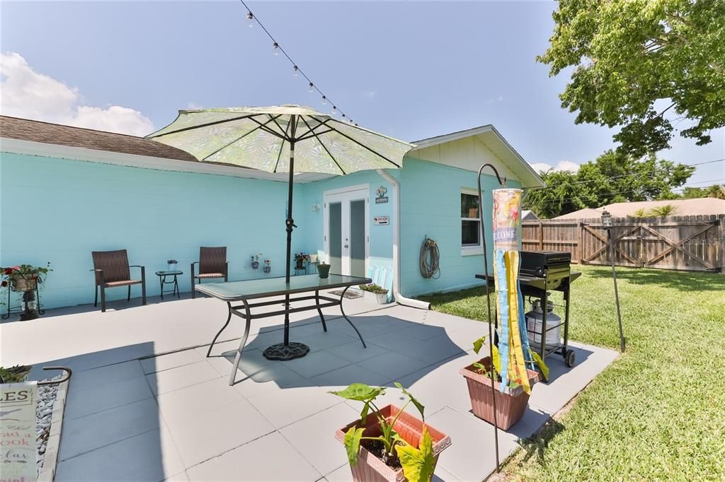 For Sale: $335,000 (2 beds, 2 baths, 1050 Square Feet)