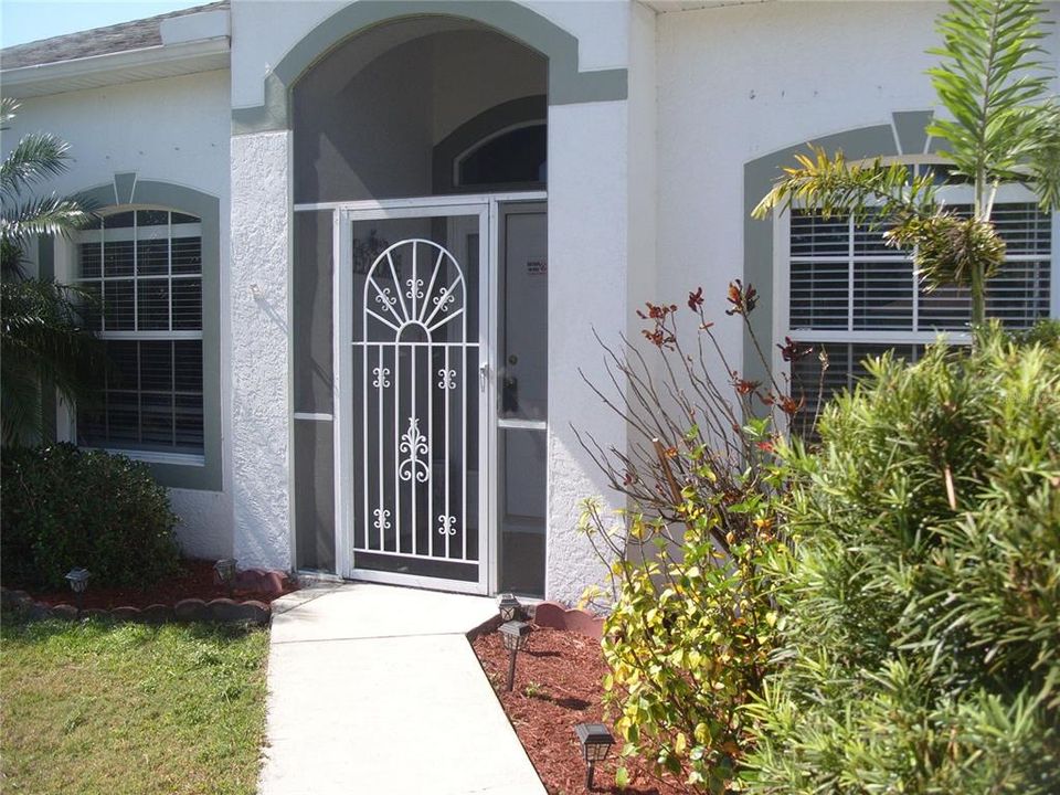 For Sale: $349,500 (4 beds, 2 baths, 2090 Square Feet)